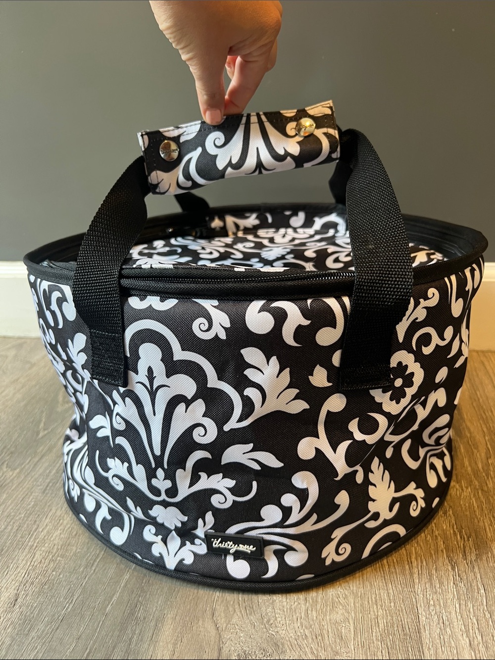Thirty-One Around We Go Thermal Crock Pot Bag Black & White Vintage Design